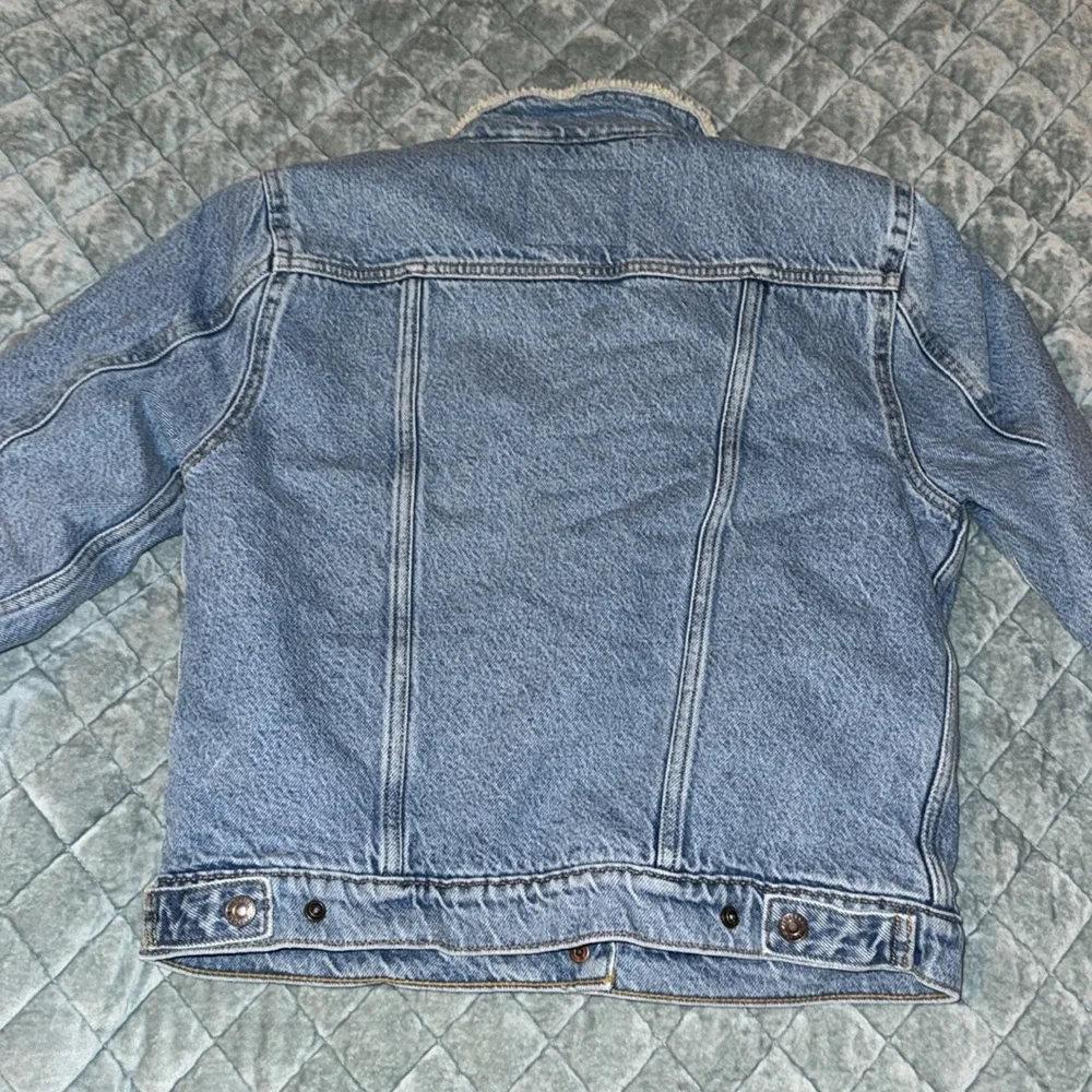 Levi women’s jean coat - Picture 3 of 3
